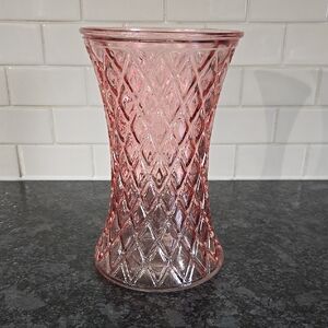 Elegant Pink Diamond Pattern Glass Vase